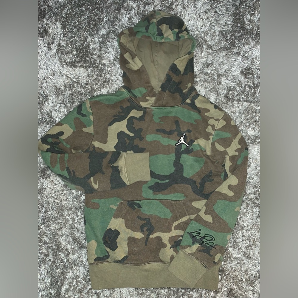 Jordan big boy camo jogging outfit size M